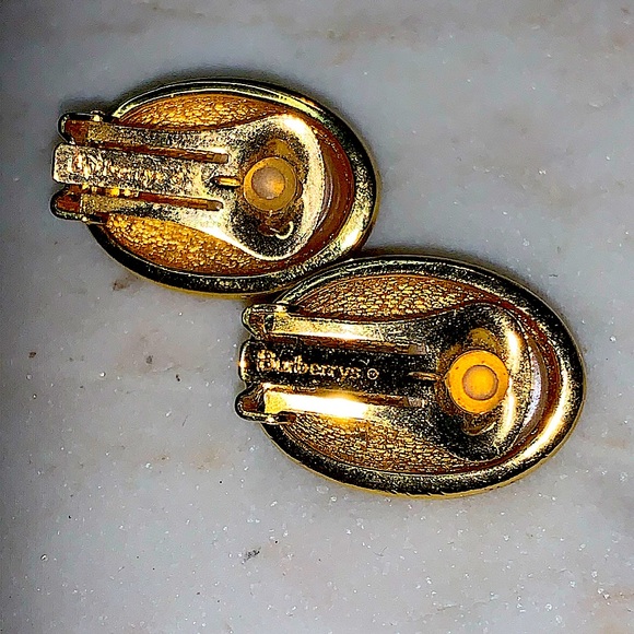 BURBERRYS LONDON EARRING GOLD CONCHO CLIP ON NEW CARD STOCK “VINTAGE” - Picture 6 of 6